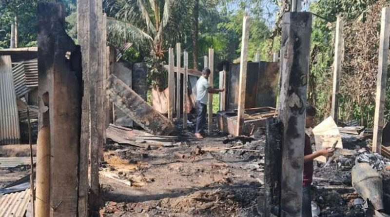 রাউজানে হিন্দুদের বাড়ীতে আগুন